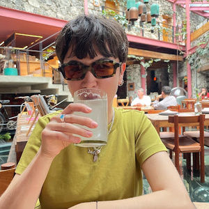 Meet your Posher, Em